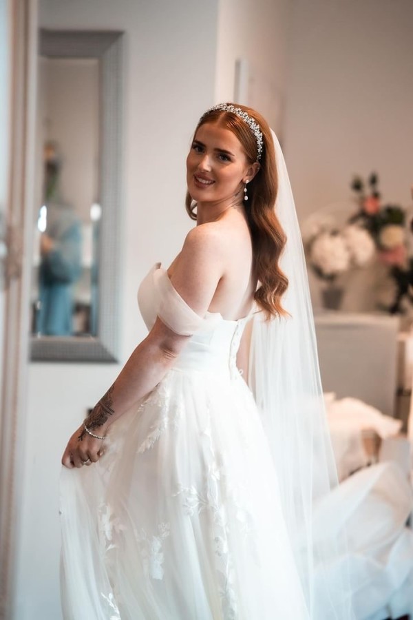 Photo of Bianco Ivory Plain Single Tier Chapel Veil with Cut Edge S226 uploaded by C on 22nd July 2024