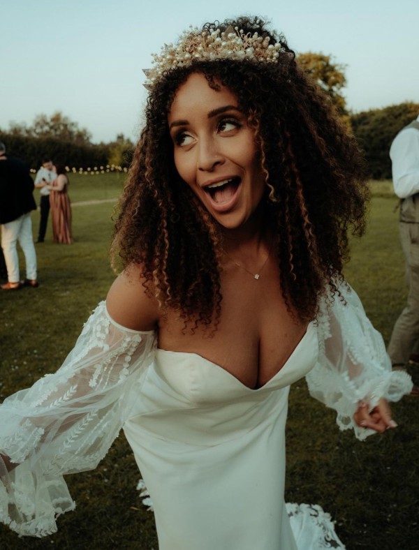 Photo of Arianna Divine Gold Leaves and Pearl Statement Floral Tiara AR738 uploaded by D on 26th September 2024