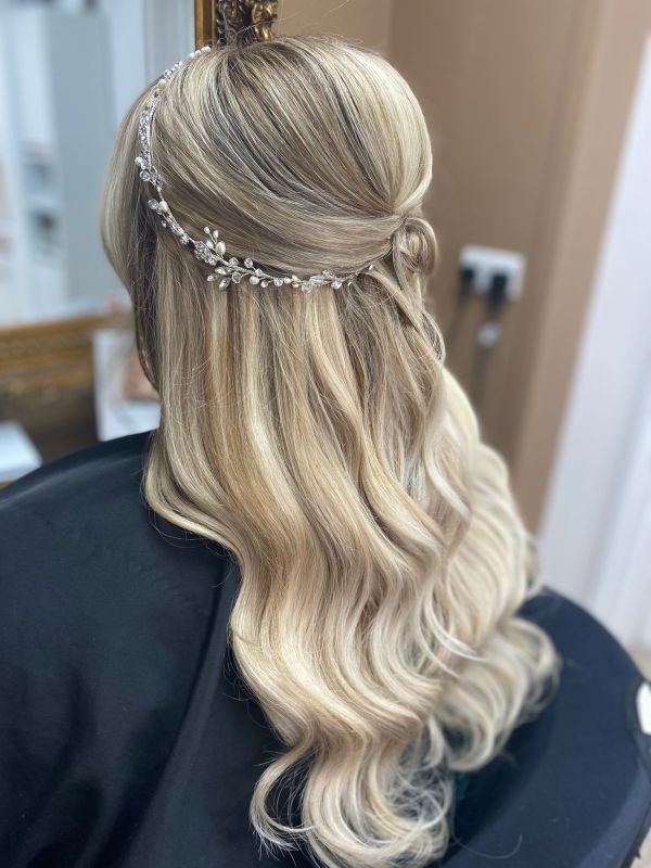 Photo of Roxanne Long Freshwater Pearl and Crystal Silver Hair Vine uploaded by E on 19th April 2022