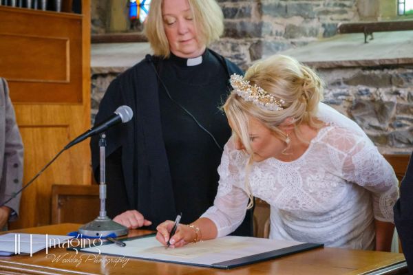 Photo of Arianna Divine Gold Leaves and Pearl Statement Floral Tiara AR738 uploaded by GW on 7th August 2023