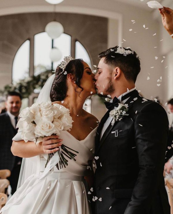 Photo of Arianna Everlasting Statement Pearl Tiara AR598 uploaded by J on 5th January 2022