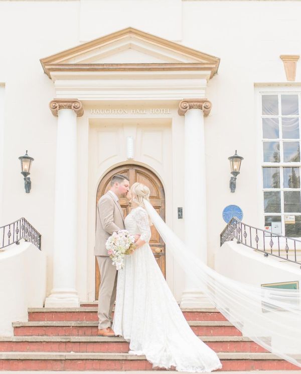 Photo of Bianco Ivory Plain Single Tier Cathedral Veil with Cut Edge S261 uploaded by J on 20th August 2021