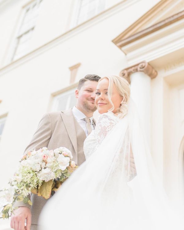 Photo of Bianco Ivory Plain Single Tier Cathedral Veil with Cut Edge S261 uploaded by J on 20th August 2021