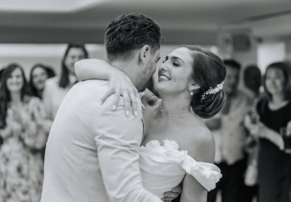 Photo of Anemone Ivory Porcelain Flowers and Pearl Wedding Hair Comb (Silver) uploaded by M on 24th July 2023