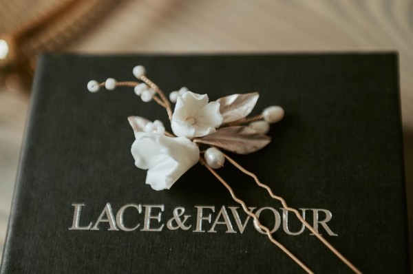 Photo of Tulippa Porcelain Flowers and Champagne Gold Leaves Hair Pin uploaded by T on 28th March 2024