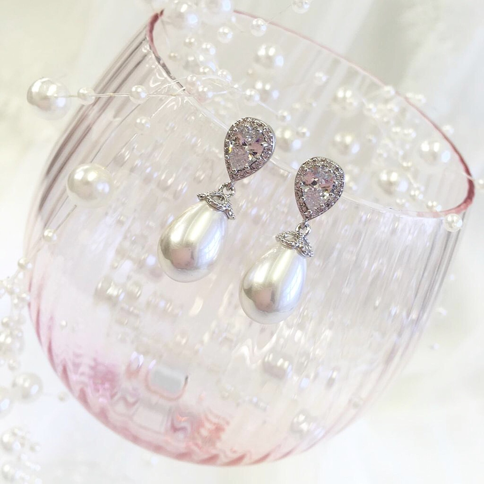Orecchini Pendenti A Goccia In Cristallo E Perla D'Acqua Dolce - Iridescenti, Placcatura Rodio, Altezza 4.8 Cm - Eleganti