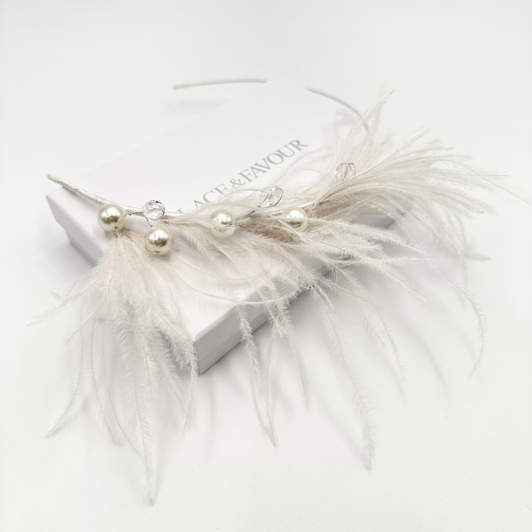 Vauderville Ivory Vintage Feather Headband display picture 2