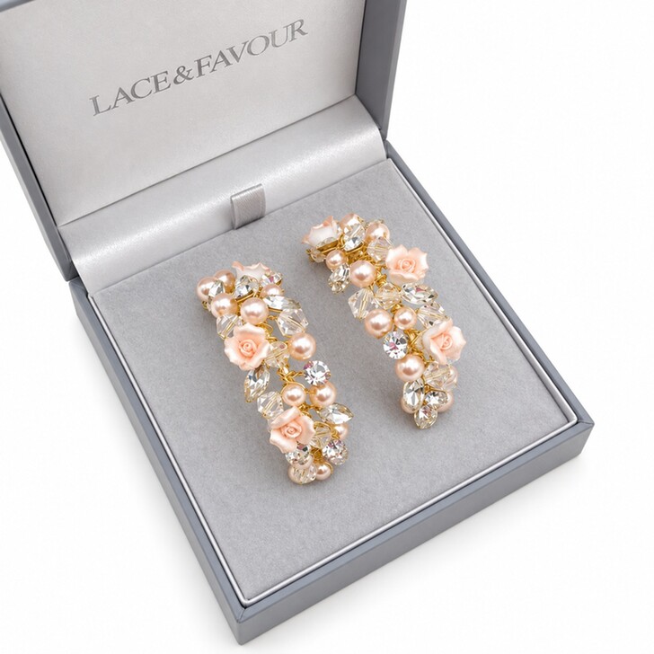 Pendientes de aro dorados con flores de porcelana Amelia Blush