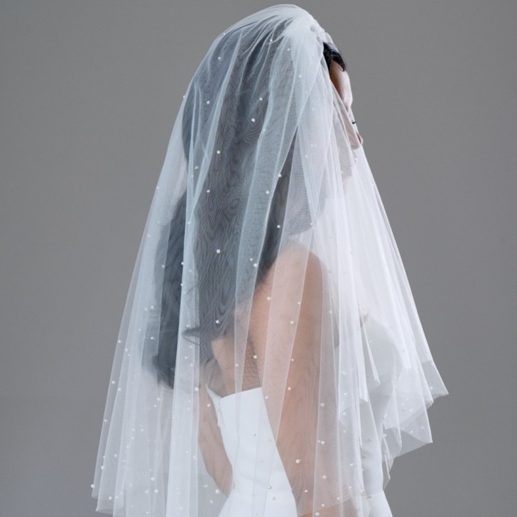 Bellavue Elfenbein zweistufiger Schleier mit Perlenbesatz und Schnittkante