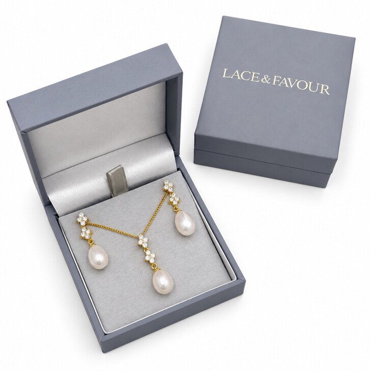 Conjunto de joyas «Beth Gold» con cristales florales y perlas en forma de lágrima