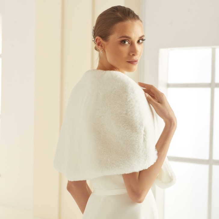 Weißes Elfenbein Kunstpelz-Brautumhang E306