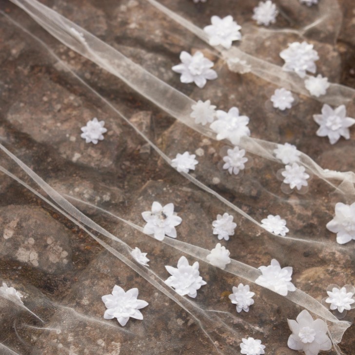 Bianco Avorio Velo da cappella a un piano con fiori 3D S501