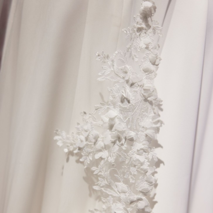 Bianco Ivory Single Tier Floral Lace Edge Cathedral Veil S514