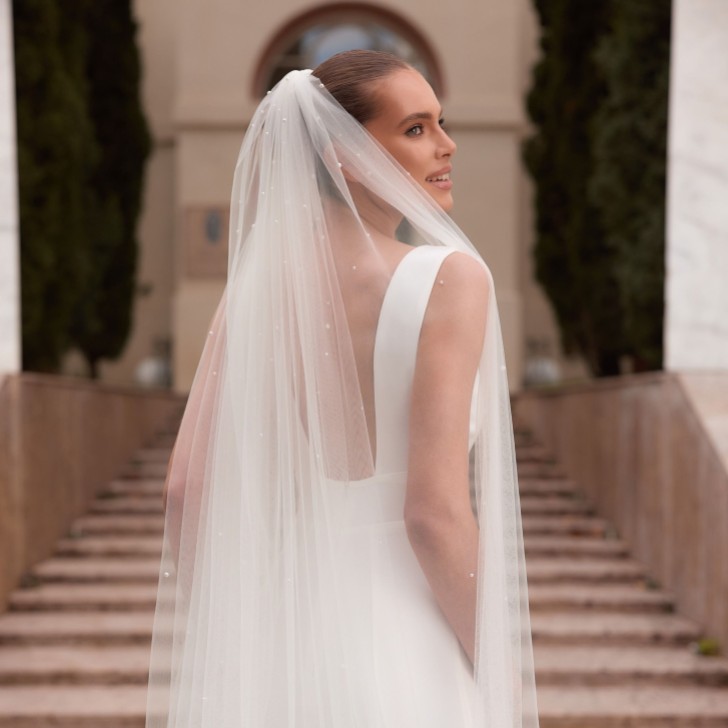 Bianco Ivory Single Tier Scattered Pearl Royal Length Veil S553