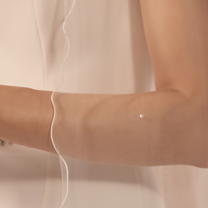 Bianco Ivory Single Tier Scattered Pearl Waltz Length Veil with Corded Edge S476