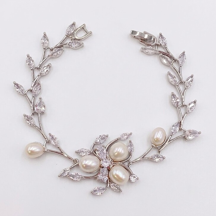 Lola Süßwasserperlen und Kristallblätter Hochzeitsarmband (Silber)