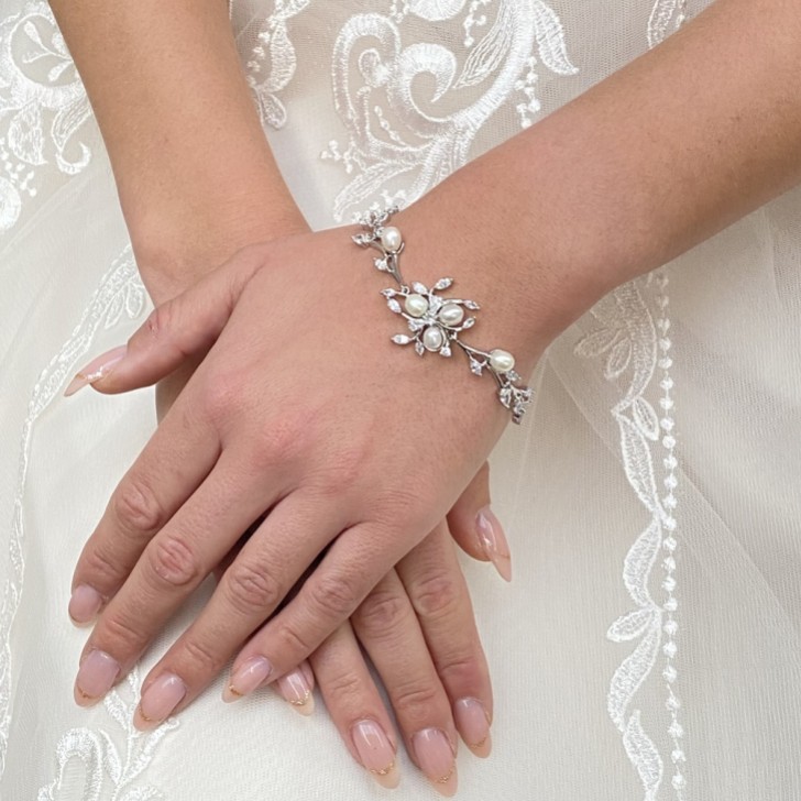 Lola Freshwater Pearl and Crystal Leaves Wedding Bracelet (Silver)