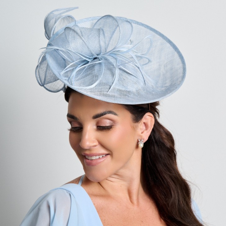 Kornblumenblau Große Sinamay Scheibe Hochzeit Fascinator
