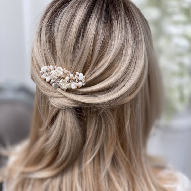 Deloras Gold Freshwater Pearl and Flowers Mini Hair Comb