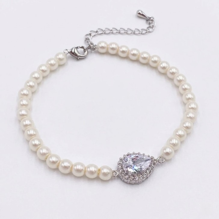 Desiree Chic Pearl Wedding Bracelet (Silver)