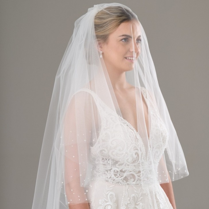 Dorado Ivory Two Tier Cut Edge Pearl Bridal Veil