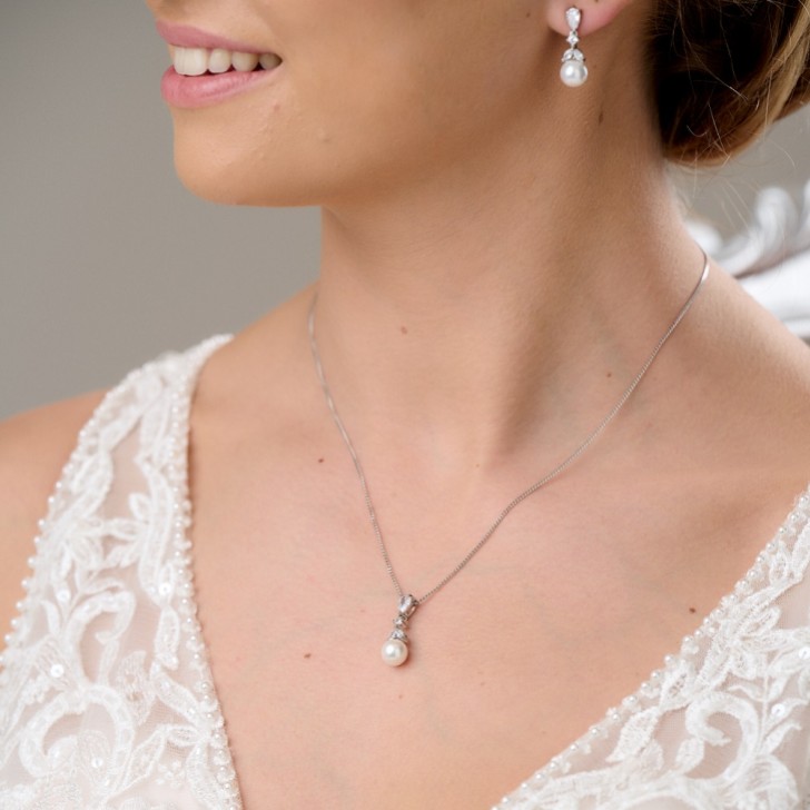 Elegance Crystal and Pearl Wedding Pendant Necklace