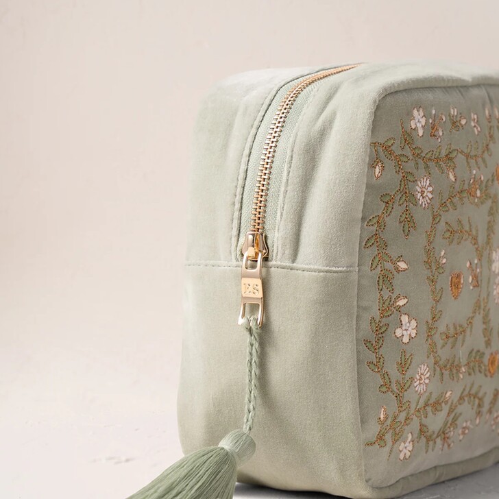 Elizabeth Scarlett English Garden Sage Green Velvet Wash Bag