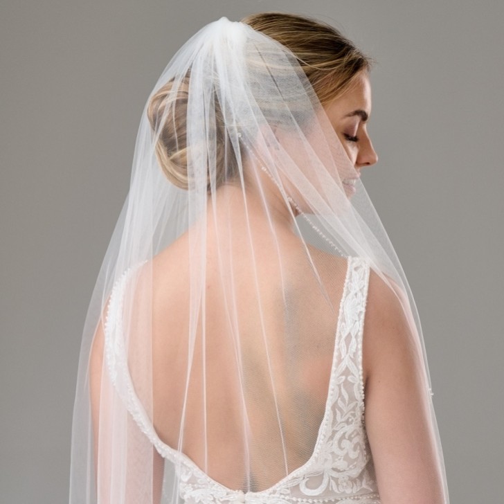 Elmira Ivory Single Tier Delicate Beaded Edge Veil