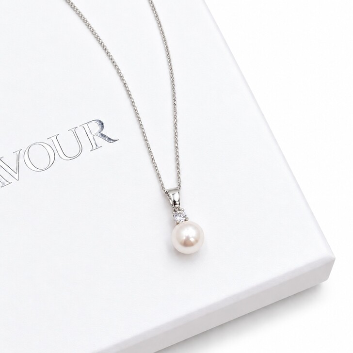 Evie Dainty Pearl Pendant Necklace