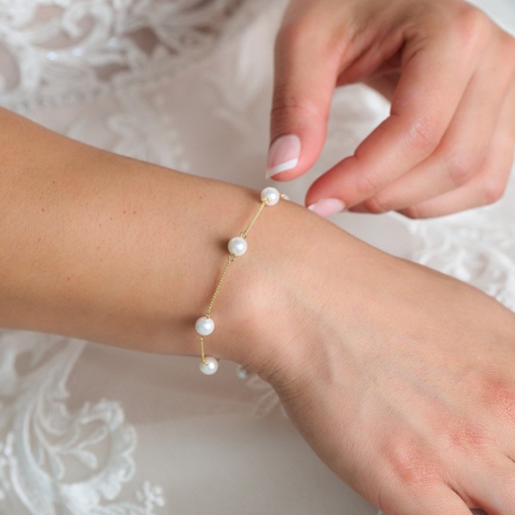 Evie Gold Dainty Pearl Chain Bracelet