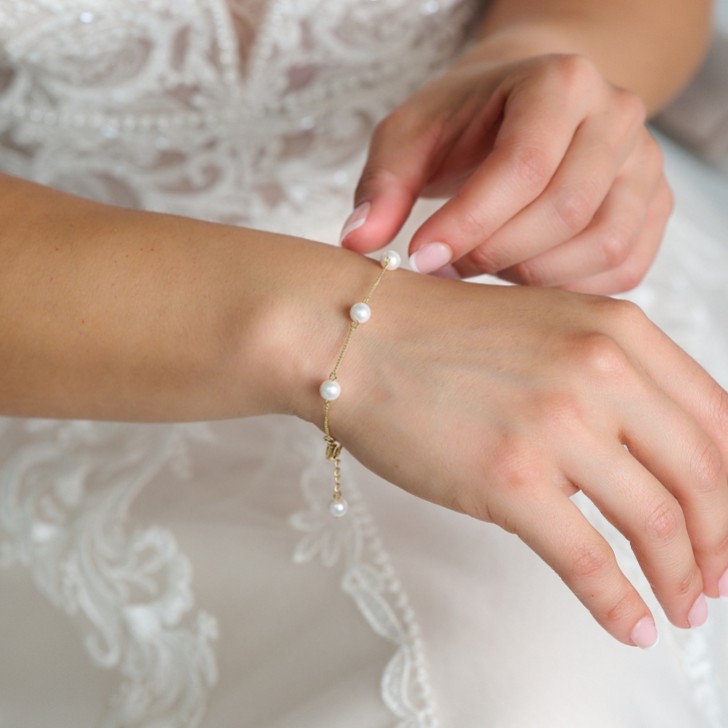 Evie Gold Dainty Pearl Chain Bracelet