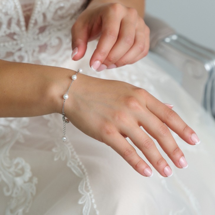 Evie Silver Dainty Pearl Chain Bracelet