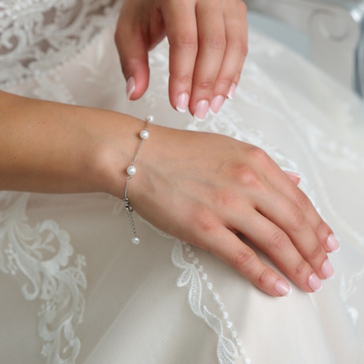 Evie Silver Dainty Pearl Chain Bracelet