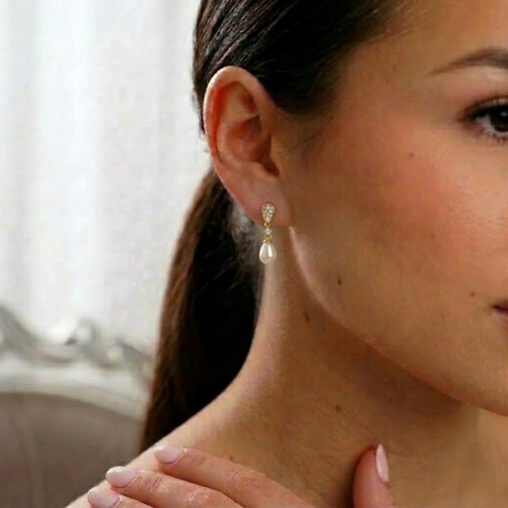 Faye Gold Teardrop Pearl and Crystal Jewellery Set