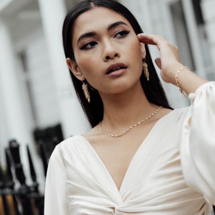 Freya Rose orecchini midi in oro 22ct con cristalli