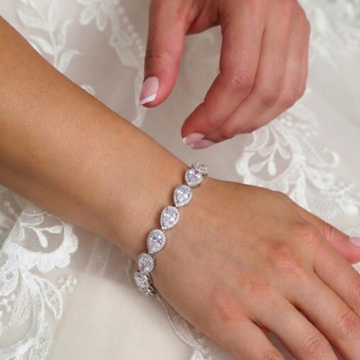 Hampton Teardrop Cubic Zirconia Wedding Bracelet (Silver)