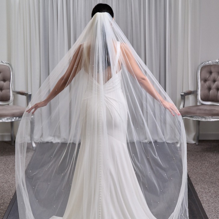 Henley Einstöckiger Schleier aus italienischem Tüll mit Perlen und Kristallen bestreut