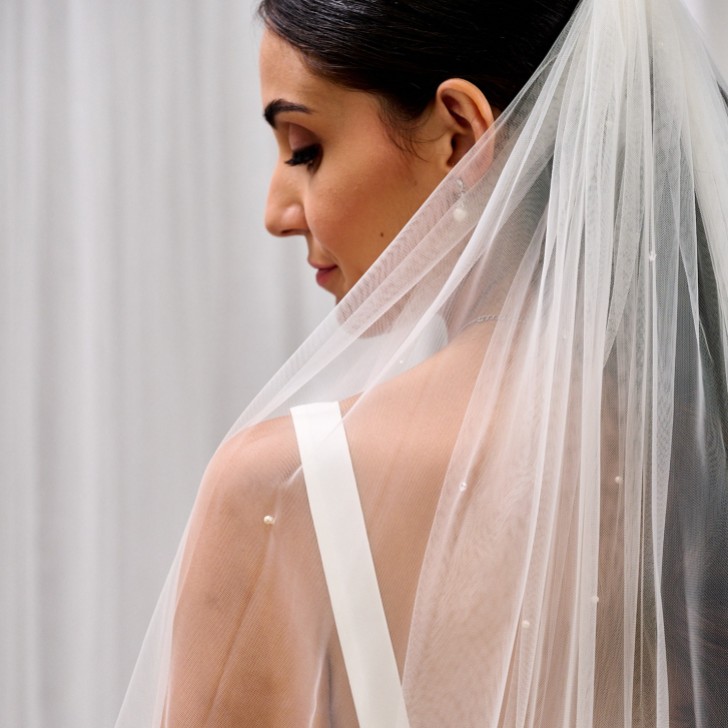 Henley Einstöckiger Schleier aus italienischem Tüll mit Perlen und Kristallen bestreut