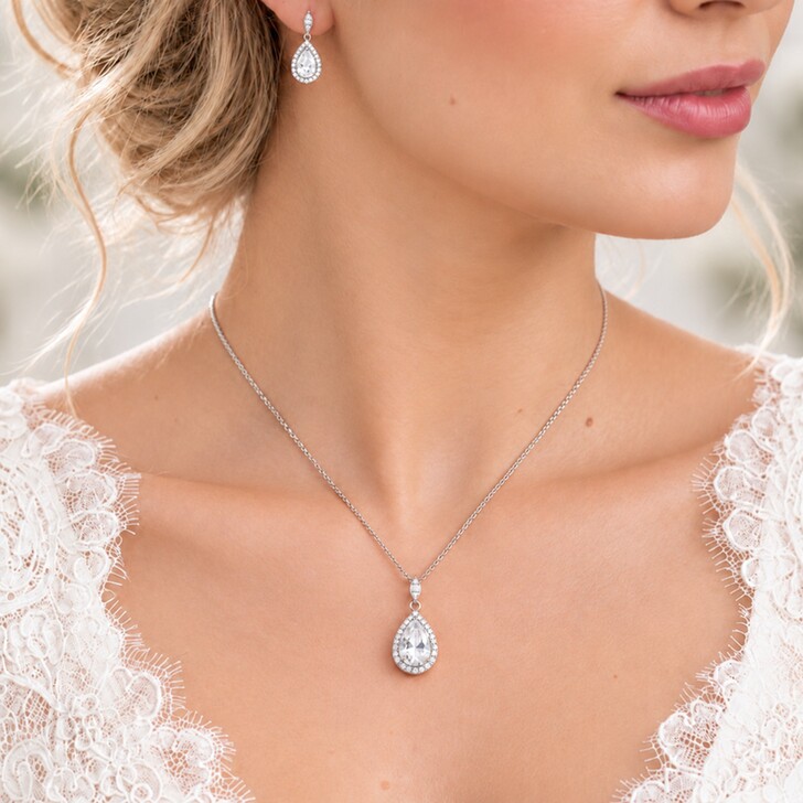 Ivory and Co Collar con colgante de cristal Belmont