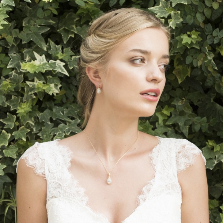 Ivory and Co Belmont Crystal Pendant Necklace (Gold)