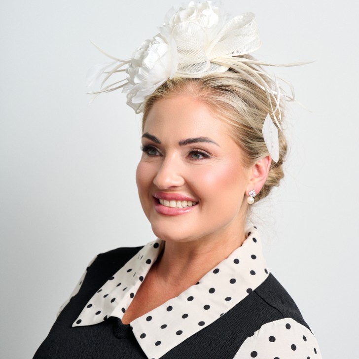 Creme Floral Feder Hochzeit Fascinator