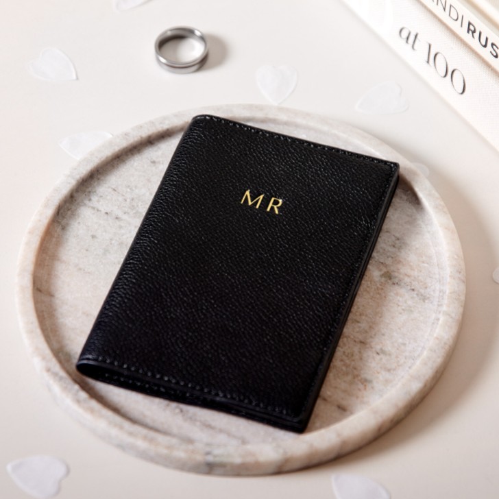 Katie Loxton portapassaporto nuziale nero 'Mr'