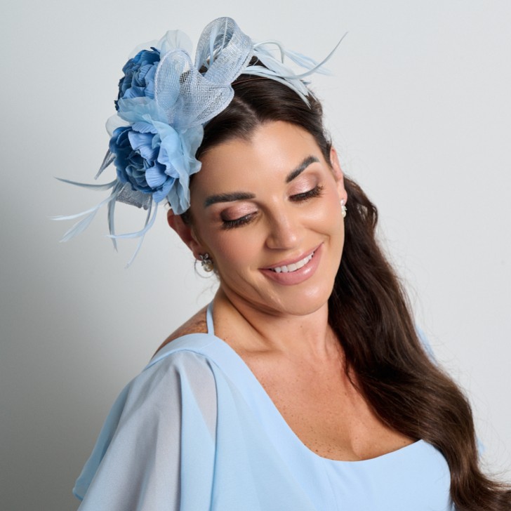 Hellblauer Floral Feder Hochzeit Fascinator