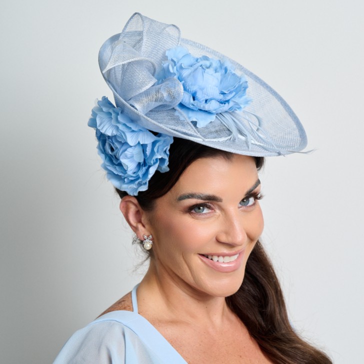 Hellblau Floral Große Sinamay Scheibe Hochzeit Fascinator