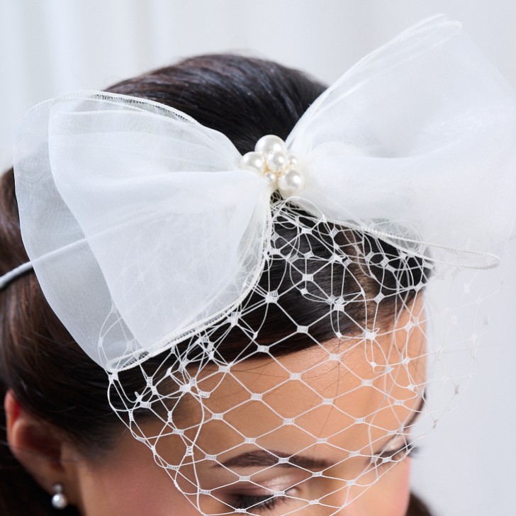 Minnie Elfenbein Perle Bogen Birdcage Schleier