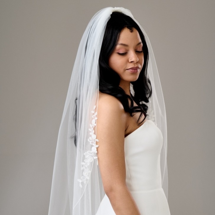 Montrose Elfenbein Einstöckiger Schleier mit Kordelzug und floralen Spitzenmotiven