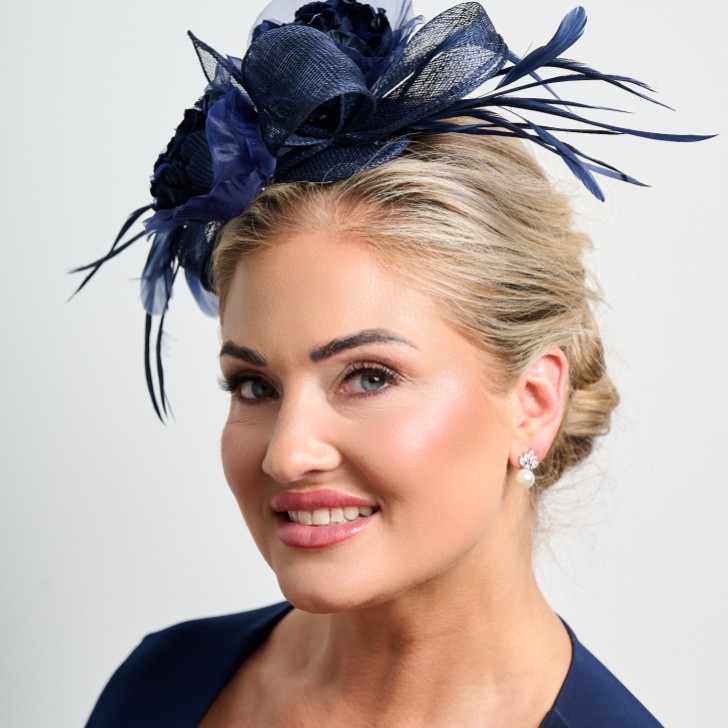 Navy Floral Feder Hochzeit Fascinator