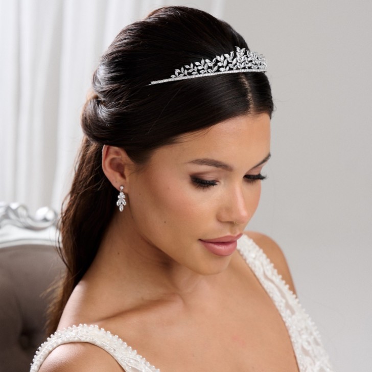 Tiara de casamento Odessa com delicadas folhas de zircónia cúbica