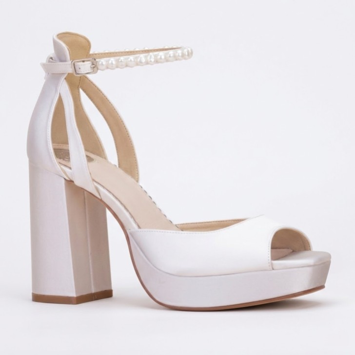 Perfect Bridal Camden Färbbare elfenbeinfarbene Satin Blockabsatz Plateau Sandalen mit Keshi Perlenband (ST10)