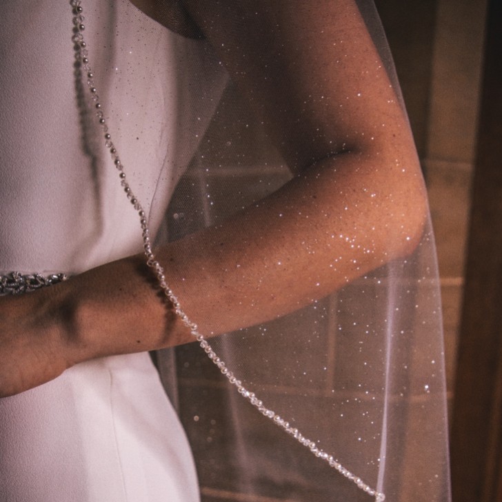 Perfect Bridal Elfenbeinfarbener einstufiger Schleier aus Glitzertüll mit Perlen und Kristallen an den Fingerspitzen